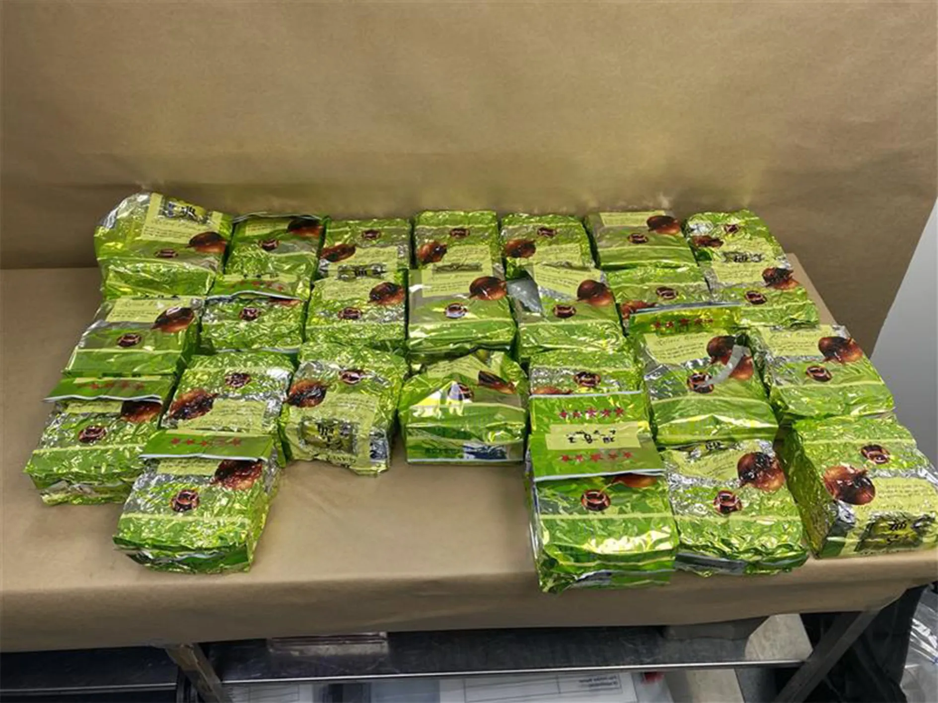 ਕਸਟਮ ਵਿਭਾਗ ਨੇ 12 ਘੰਟਿਆਂ ਵਿੱਚ ਦੋ ਉਡਾਣਾਂ ਵਿੱਚ 90 ਕਿਲੋਗ੍ਰਾਮ ਮੈਥਾਮਫੇਟਾਮਾਈਨ ਕੀਤਾ ਜ਼ਬਤ