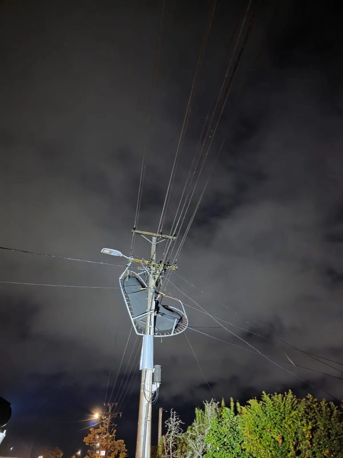 ਹੈਮਿਲਟਨ ਵਿੱਚ ਮੌਸਮ ਦੇ ਤੇਜ਼ ਝੱਖੜ ਕਾਰਨ ਘਰਾਂ ਦੀਆਂ ਛੱਤਾਂ ਨੂੰ ਪਹੁੰਚਿਆ ਨੁਕਸਾਨ