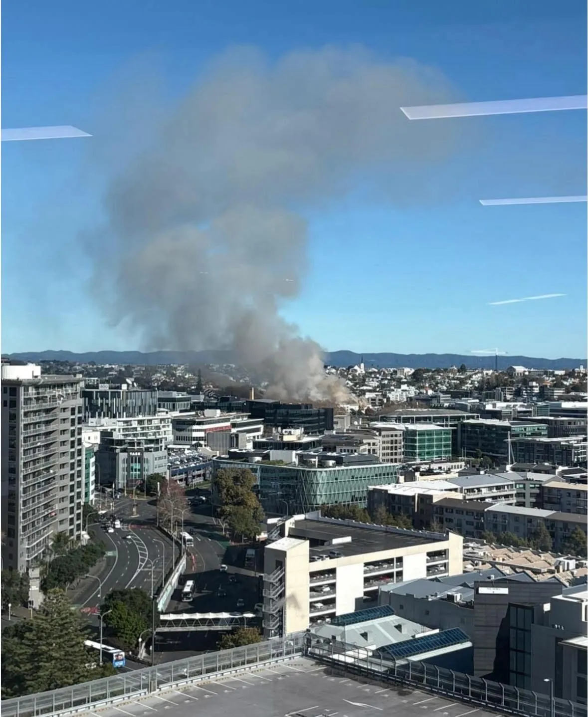 ਆਕਲੈਂਡ ਦੇ ਵਿਕਟੋਰੀਆ ਪਾਰਕ ’ਚ ਨਿਊ ਵਰਲਡ ਸੁਪਰਮਾਰਕੀਟ ਵਿੱਚ ਭਿਆਨਕ ਆਗ, ਕਾਲਾ ਧੂੰਆਂ ਪੂਰੇ ਸ਼ਹਿਰ ’ਚ ਛਾਇਆ