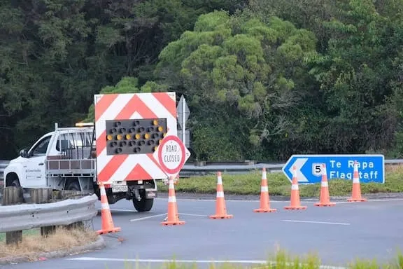 ਵਾਈਕਾਟੋ ਐਕਸਪ੍ਰੈੱਸਵੇ ’ਤੇ ਟਰੱਕ ਪਲਟੀ ਹੋਣ ਕਾਰਨ ਦੋਹੀਂ ਪਾਸਿਆਂ ਤੋਂ ਟਰੈਫਿਕ ਬੰਦ