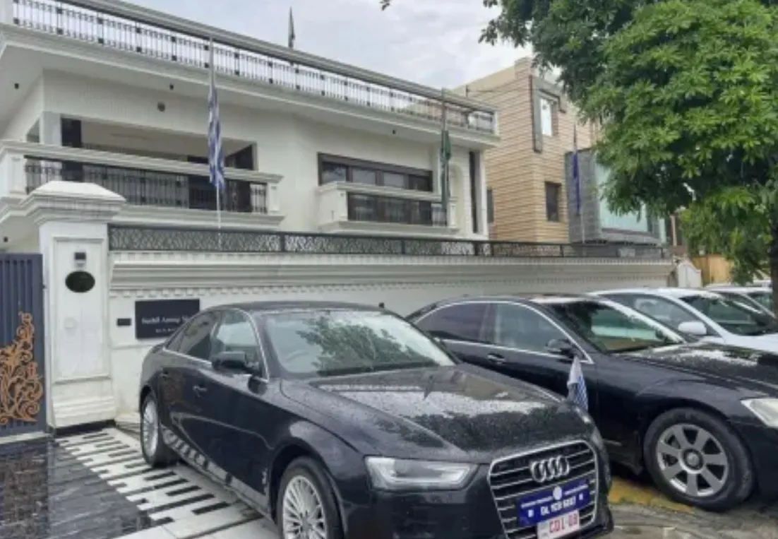 ਦਿੱਲੀ ਨੇੜੇ ਨਕਲੀ ਐਂਬਸੀ ਚਲਾਉਣ ਵਾਲਾ ਵਿਅਕਤੀ ਗ੍ਰਿਫ਼ਤਾਰ